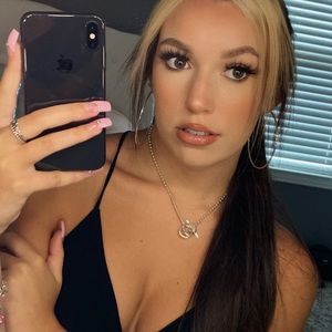 Meet your Posher, Sierra